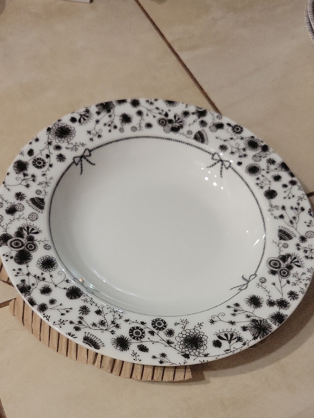 NWT Miss Blackbirdy 9in Soup Plate Bowl Choie